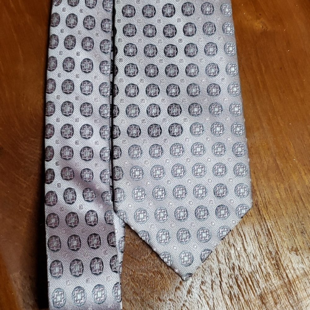 2/$15 SALE Michael Kors Pink Silk Tie - Picture 6 of 8